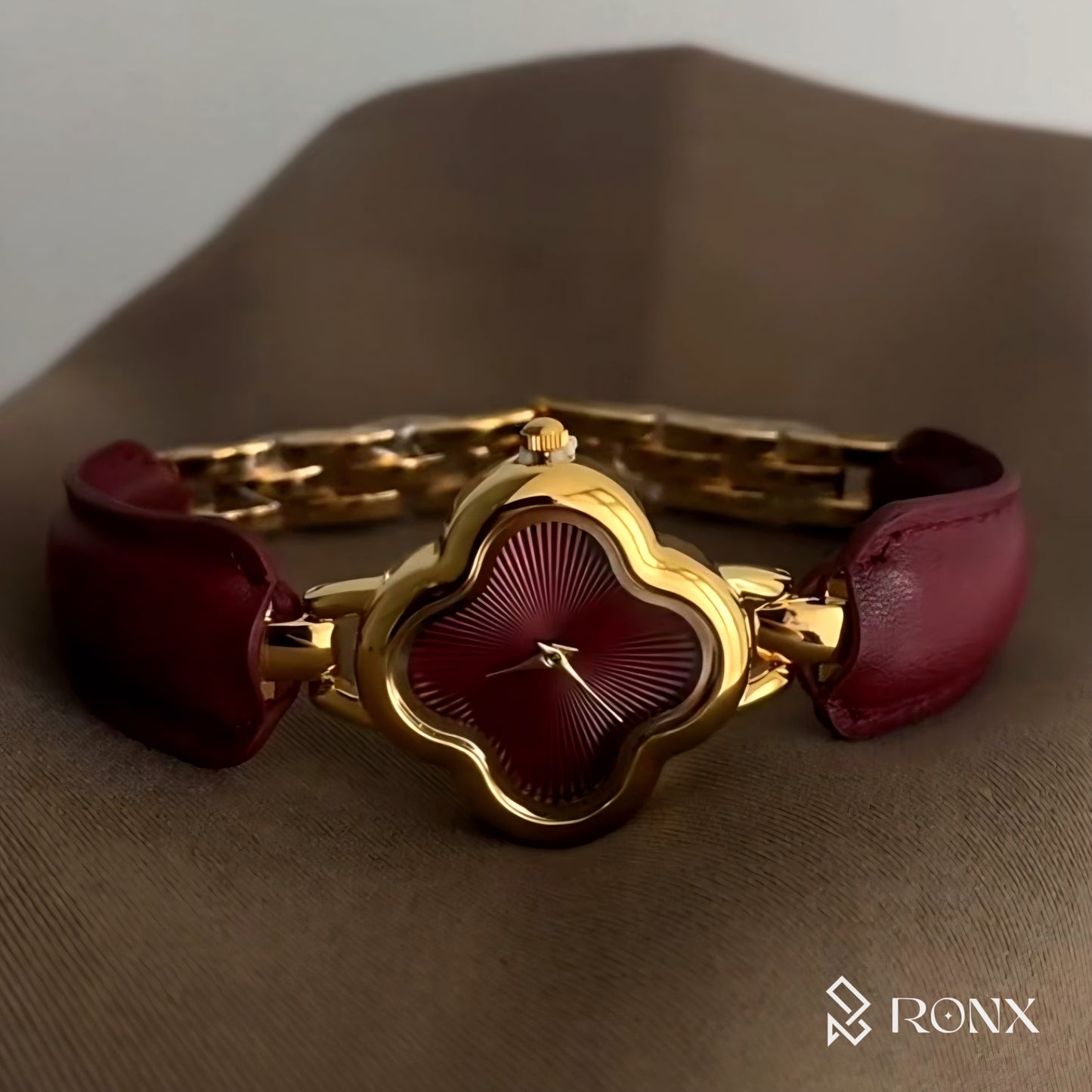 Clover-Shaped Gold Women's Watch