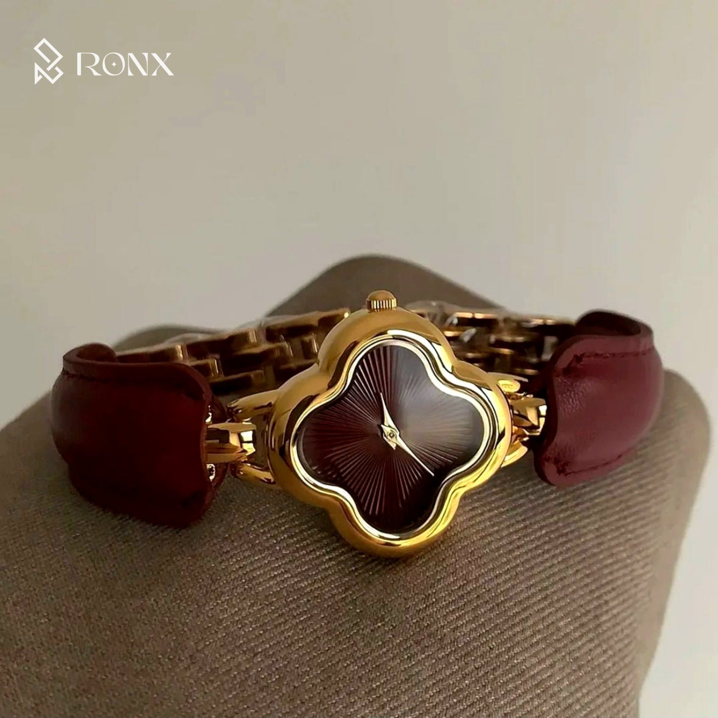 Clover-Shaped Gold Women's Watch