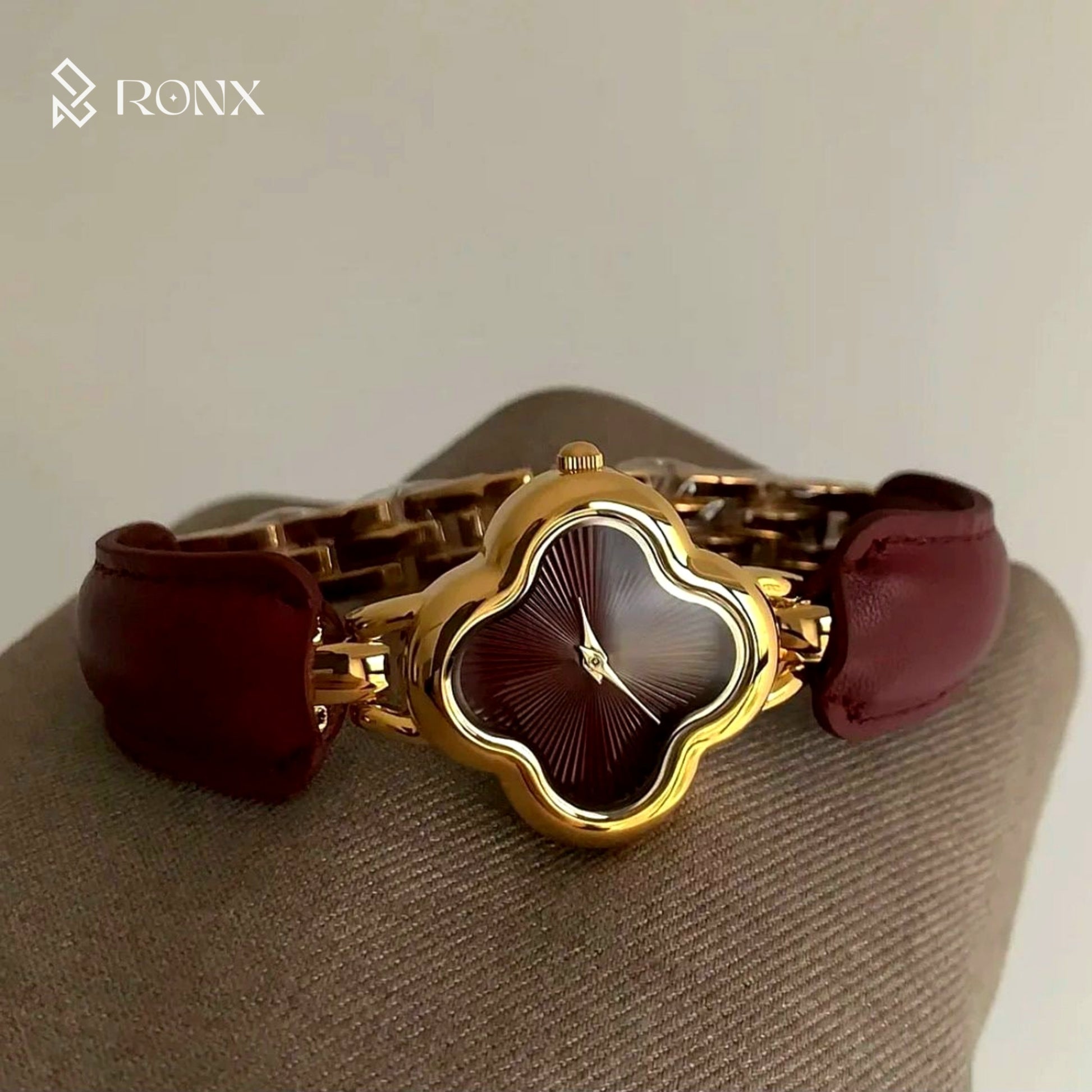 Clover-Shaped Gold Women's Watch
